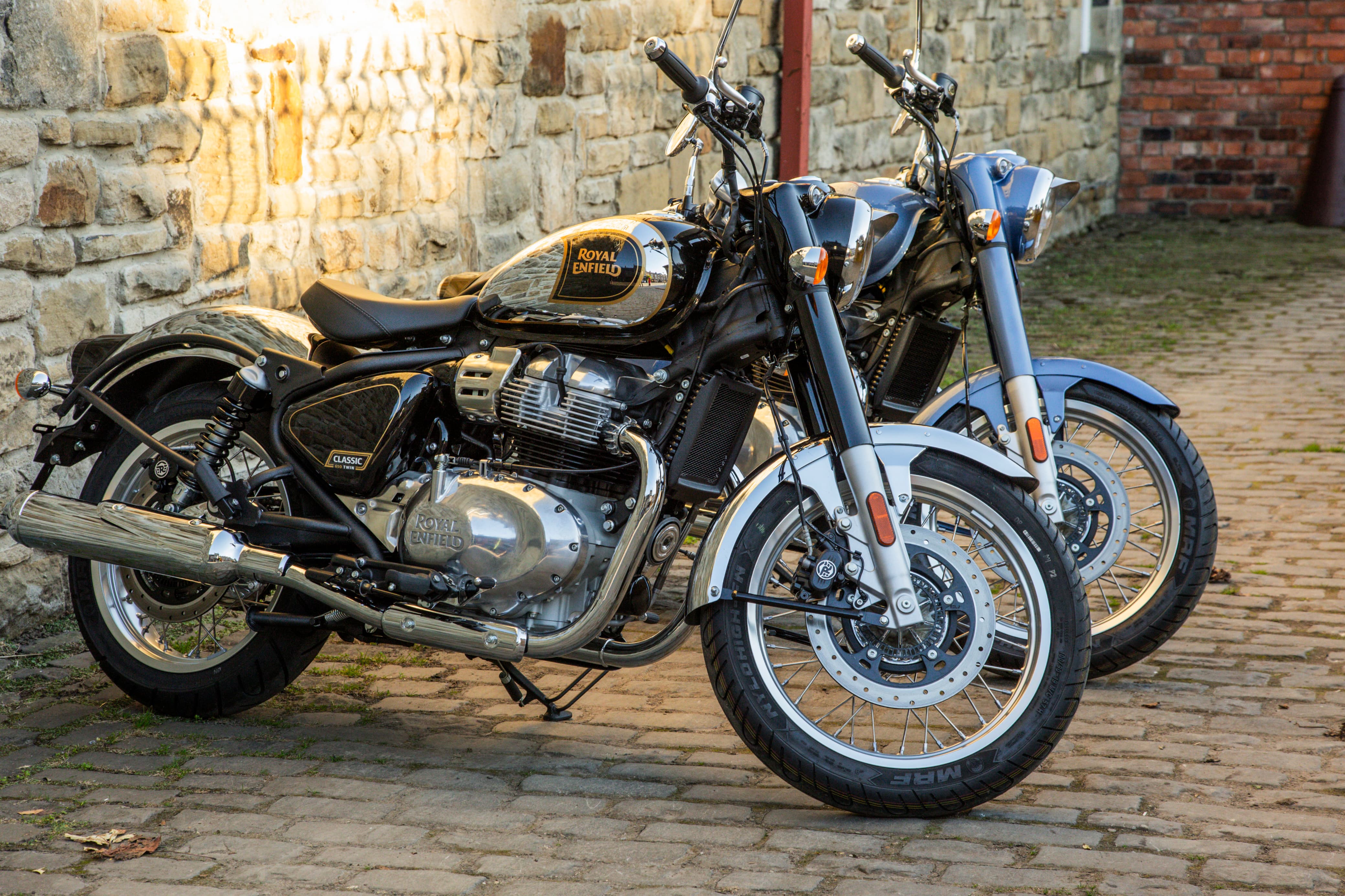 Royal Enfield Unjuk Produk Terbarunya dari Klasik hingga Listrik di EICMA 2024
