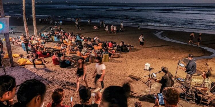 Bali Dianggap Kelebihan Wisatawan, Ini Kata Menpar Widiyanti