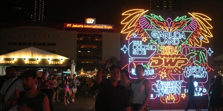 Armin Van Buuren hingga Timmy Trumpet Siap Ajak Goyang di DWP24 Hari Kedua