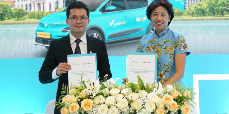 XL Axiata dan Xanh SM Jalin Kerja Sama Dukung Pembangunan Berkelanjutan Taksi Listrik IoT