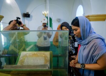 Pesona Wisata Sejarah Pulau Penyengat Tanjungpinang Dimata Wamenpar