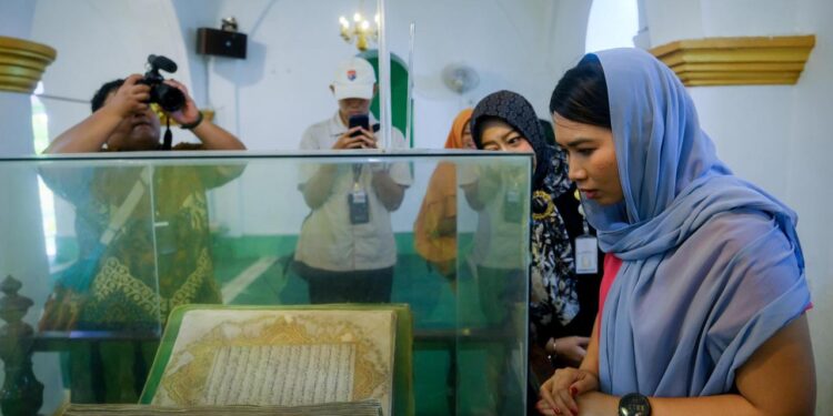 Pesona Wisata Sejarah Pulau Penyengat Tanjungpinang Dimata Wamenpar