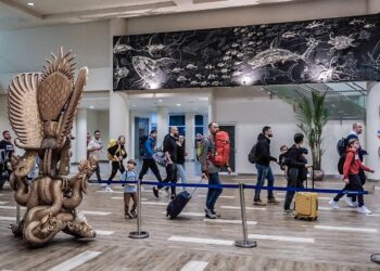 Kemenpar Sambut Wisman Pertama di Tahun 2025 di Tiga Pintu Masuk Utama