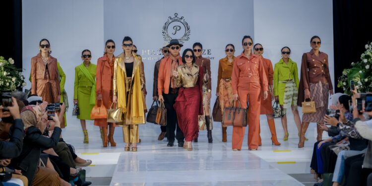 Menpar Widiyanti Optimis Kerajinan Kulit Piazza Firenze Bergaya Italia Mampu Dongkrak Pariwisata Garut