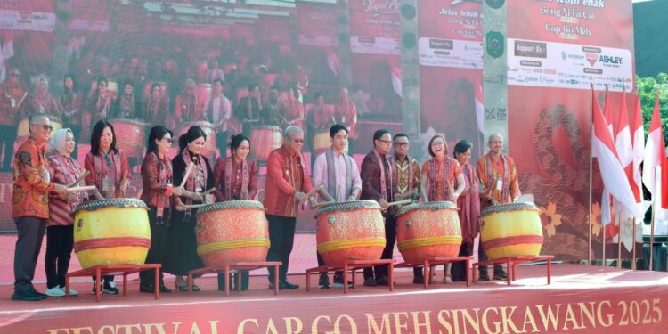 Wapres Gibran Hadiri Festival Cap Go Meh Singkawang 2025, Wamenekraf Irene; Wujud Perayaan Keragaman Tradisi, Budaya dan Toleransi