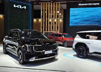 Kia Carens dan Kia Carnival Dua MPV Andalan Kia Unjuk Keunggulan di IIMS 2025