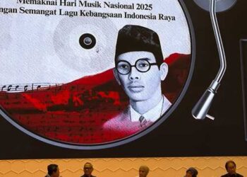 Kemenkebud Sambut Hari Musik Nasional Luncurkan Piringan Hitam Kompilasi Lagu Indonesia Raya