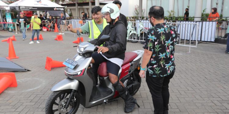 Tes Ride Motor Listrik Mengasyikan di Jakarta Lebaran Fair 2025