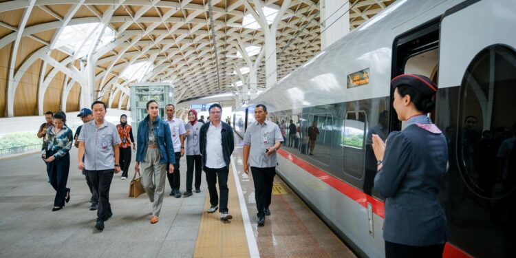 Libur Lebaran 2025, KCIC Operasikan Whoosh 62 Perjalanan Reguler, Ini kata Menpar Widiyanti