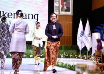 Fashion Show ‘Woman in Kebaya’, Wamenekraf Irene: Perlihatkan Keindahan dan Kekuatan Para Perempuan inspiratif