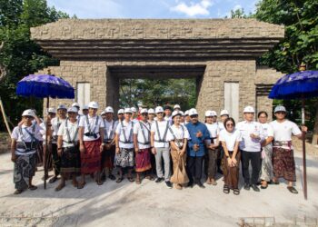 Hari Bumi The Meru Sanur dan Bali Beach Hotel Gelar Penanaman Pohon di KEK Sanur