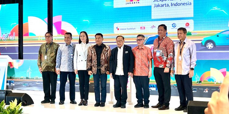 PEVS 2025 di JIExpo Resmi Digelar, Didominasi Kendaraan EV Komersial Targetkan Transaksi Rp400 Miliar