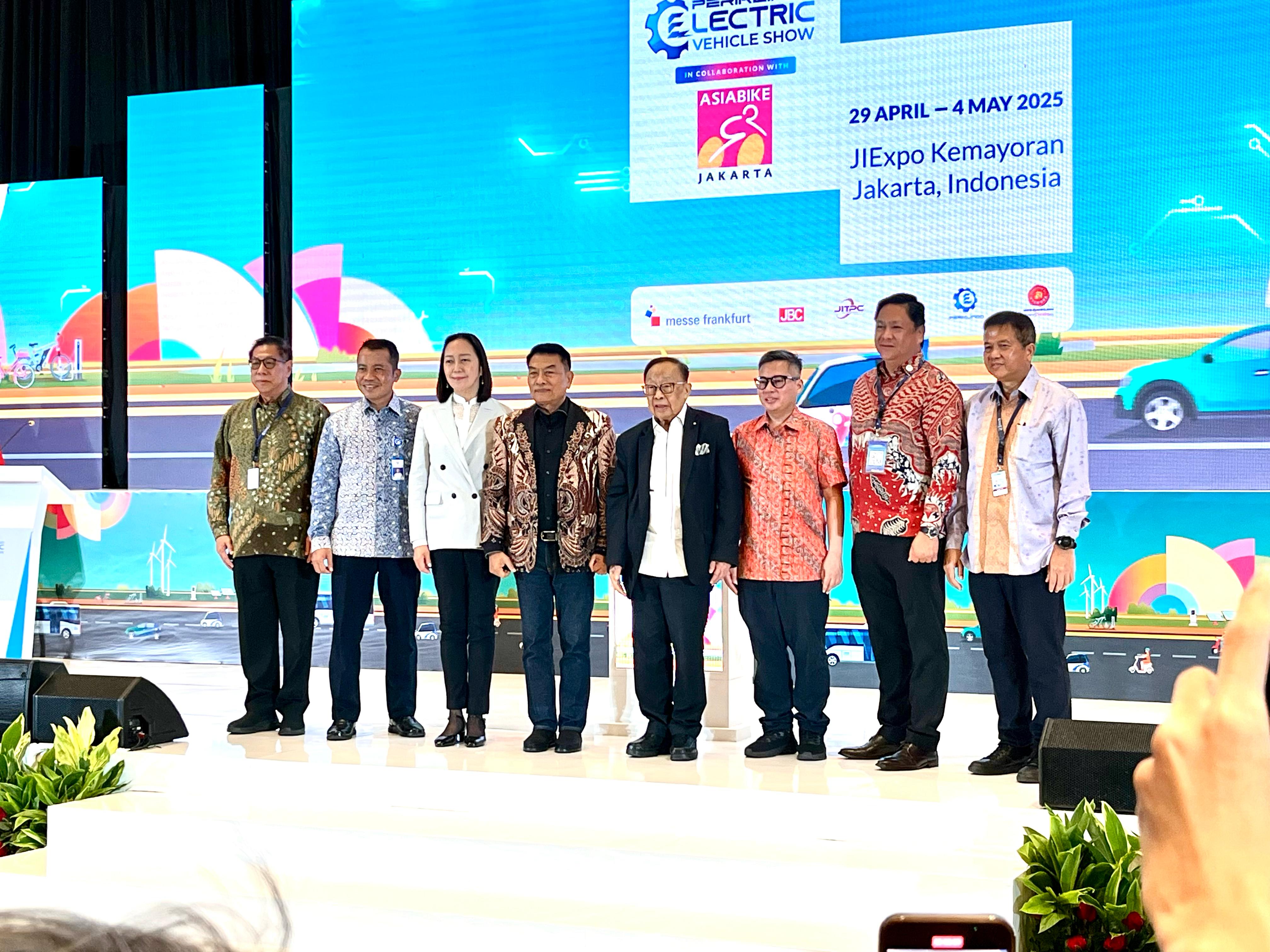 PEVS 2025 di JIExpo Resmi Digelar, Didominasi Kendaraan EV Komersial Targetkan Transaksi Rp400 Miliar