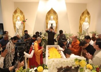 Upacara Masuk Peti Murdaya Widyawimarta Po, OBE Digelar Penuh Khidmat di Singapura