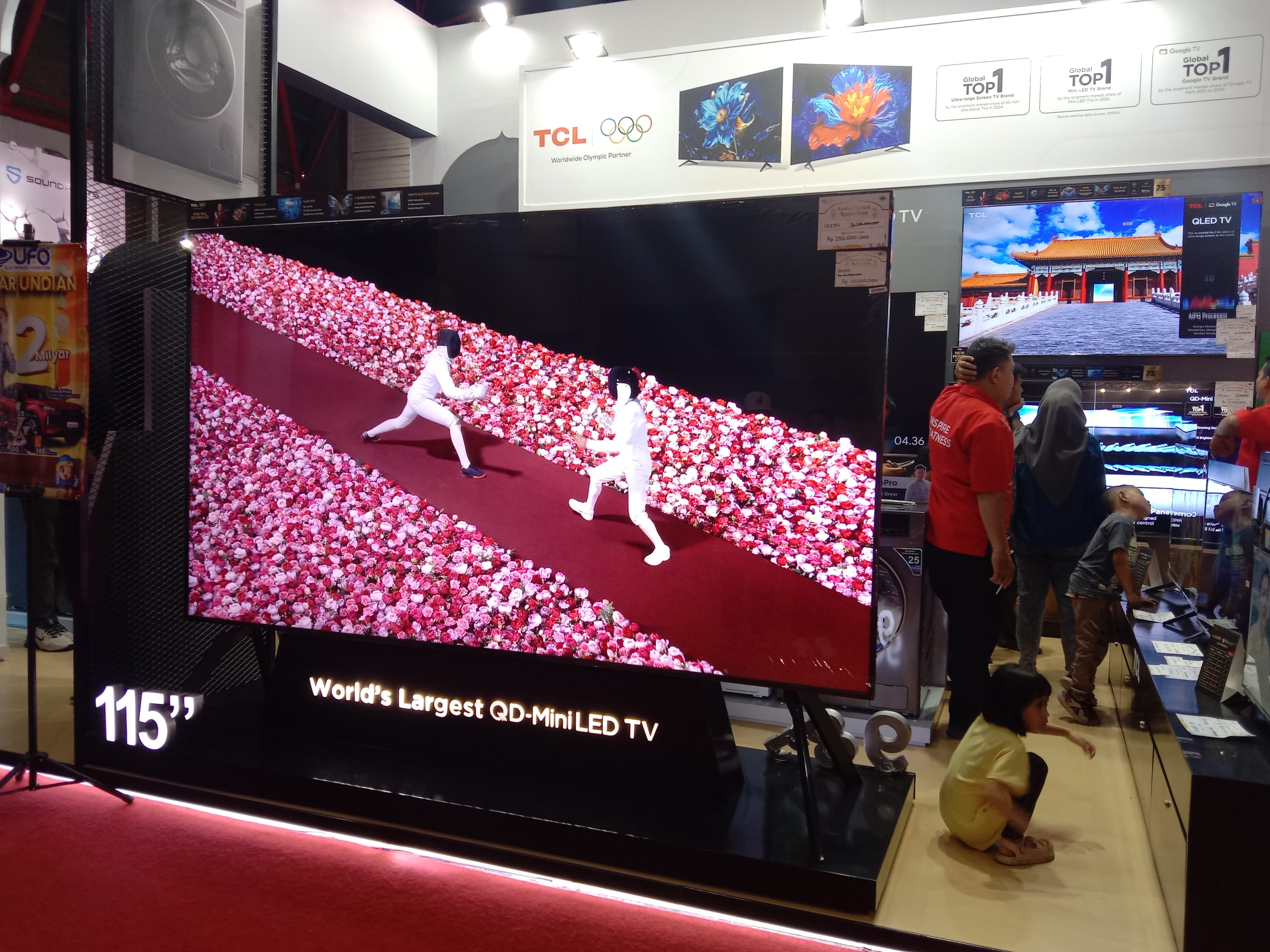 Wow, Ada TV Berukuran ‘Gede’ Seharga Rp250 Juta di Jakarta Lebaran Fair 2025