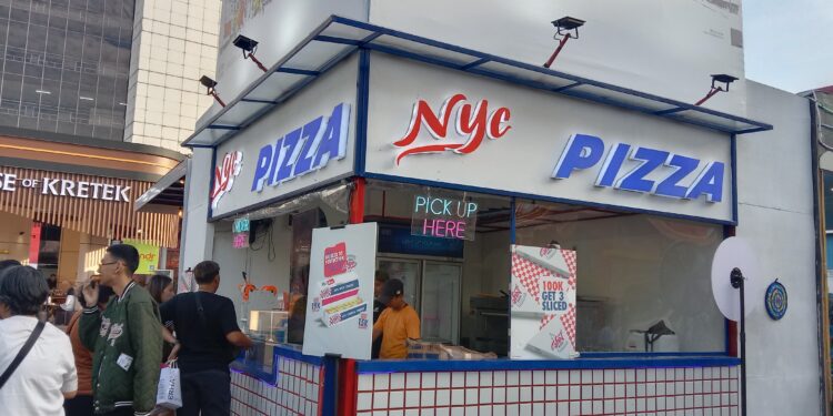 Mari Santap! Lezatnya Makanan Ringan Spesial JLF 2025, Ada Piza, Sosis hingga Donat