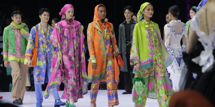 IFW 2025 Resmi Digelar, Rayakan Keragaman Kultur Jakarta Suguhkan Karya 200 Desainer