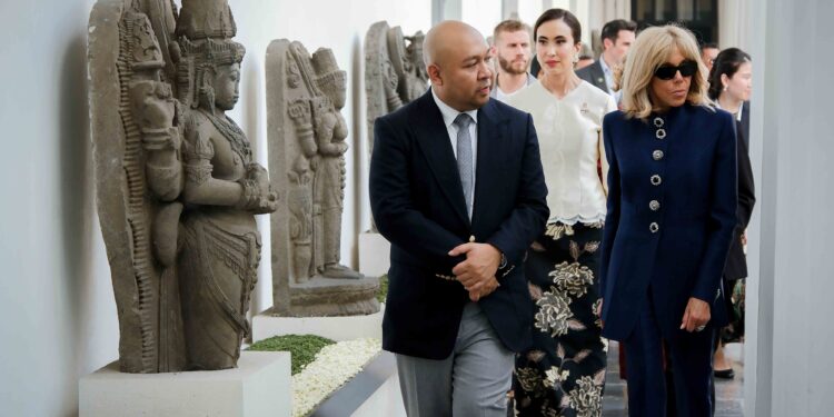 Menpar Widiyanti Dampingi Brigitte Macron, Ibu Negara Prancis dalam Spouse Program ke Museum Nasional dan Borobudur