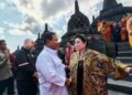 Di Puncak Candi Borobudur,Hartati Murdaya Sambut Presiden Prabowo Subianto dan Presiden Prancis Emmanuel Macron