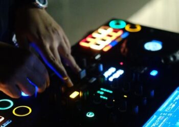 Sunset State of Mind, Sajian Musik Mengiringi Matahari Terbenam di Rooftop Bar Artotel Gajahmada Semarang