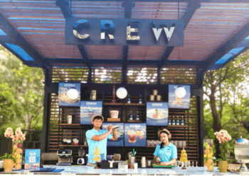 Crew Pool & Bar, Tempat untuk Bersantai Favorit di The Grove Suites by Grand Aston