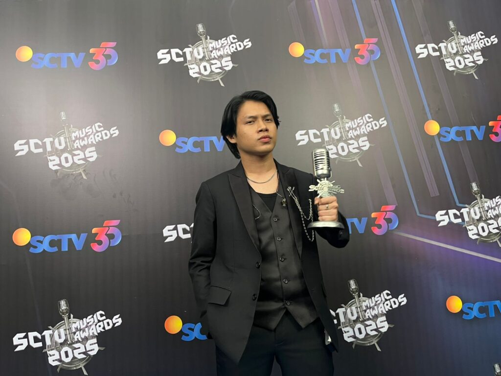 Rony Parulian - Kategori Penyanyi Solo Pria Paling Ngetop & Kategori Kolaborasi Paling Ngetop bersama Andi Rianto dan Lyodra