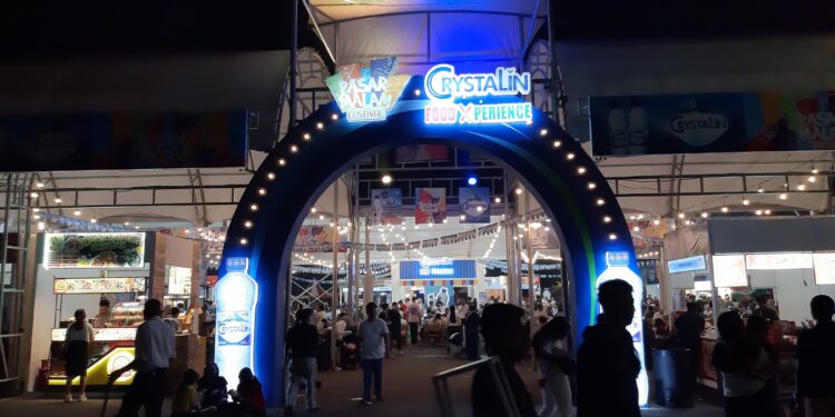 Santai Bersama Keluarga Sambil Menikmati Sajian Kuliner Lezat di Pasar Malam Festival Jakarta Fair