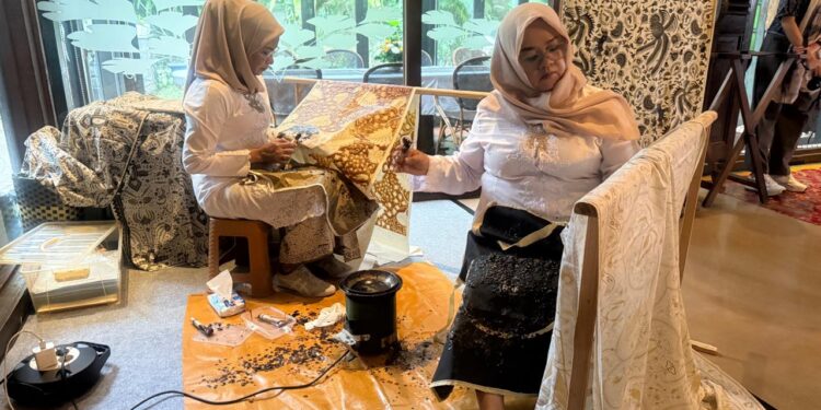 YBI Suguhkan Gelar Batik Nusantara 2025, Angkat Keindahan Batik Merawit Cirebon