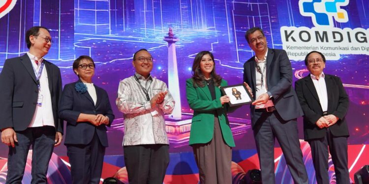 XLSMART dan Komdigi Luncurkan Program #1JutaSisterDigital