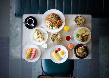 Hari Minggu Semakin Seru dengan All You Cat Eat Brunch Me In! di Double Chin Restaurant & BAR