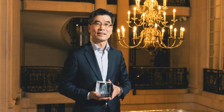 Presiden dan CEO Kia, Ho Sung Song Raih Penghargaan Bergengsi di Autocar Awards 2025
