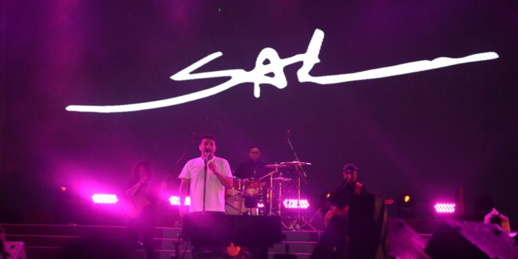 Sal Priadi Hangatkan Jiwa Penonton Jakarta Fair Music Concert