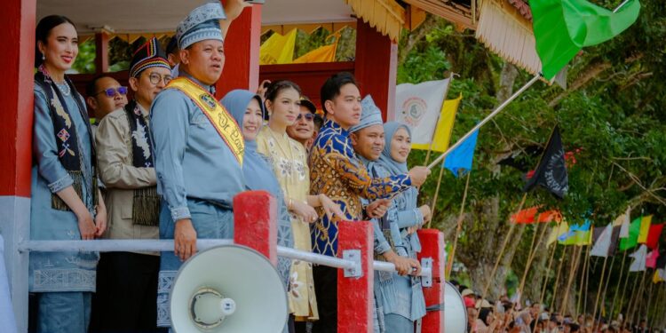 Wapres Gibran Didampingi Menpar Widiyanti Resmi Buka Festival Pacu Jalur Tradisional 2025