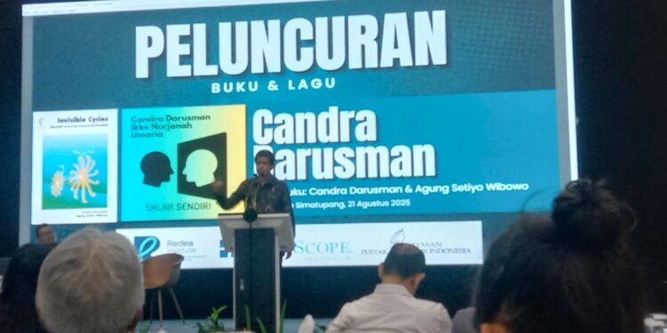Candra Darusman Luncurkan Buku ‘Invisible Cycle’ sekaligus Lagu Baru ‘Salah Sendiri’