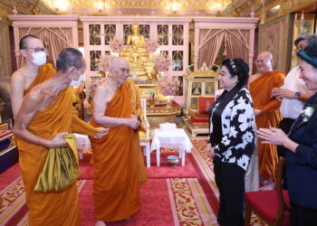 Pertemuan Langka! Sangharaja, Supreme Patriarch of Thailand, Sambut Hartati Murdaya dalam Momen Bersejarah di Bangkok