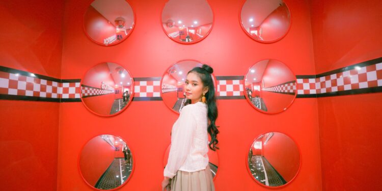 Efah Aaralyn Senandungkan Kembali Lagu Lawas ‘Ingat Ingat Pesan Mama’