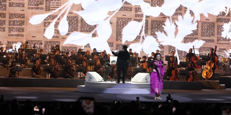 Smartfren Malam 100 Cinta di JIExpo Theater, Merayakan Musik Berbalut Kekayaan Budaya Nusantara