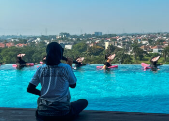 Merayakan Pinktober dengan Hydro Yoga di Artotel Living World Kota Wisata Cibubur