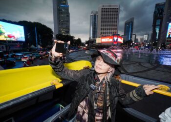 Wamen Ekraf Ajak HYDE Keliling Jakarta Gunakan Bus Jakarta City Tour