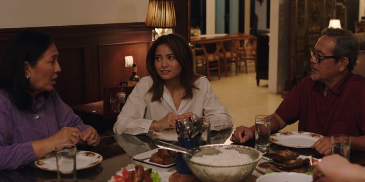 Air Mata Mualaf Sajikan Konflik Menyentuh Acha Septriasa dan Dewi Irawan