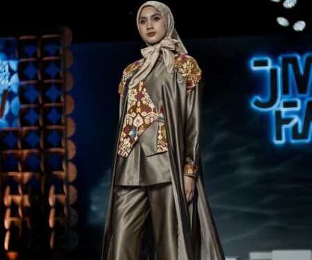 JMFW 2025, Desainer Nina Nugroho Suguhkan Calyara: The Power of Grace