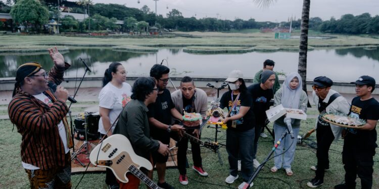 Piknik Senja di TMII, Cara The Rain Rayakan 24 Tahun Tetap Setia