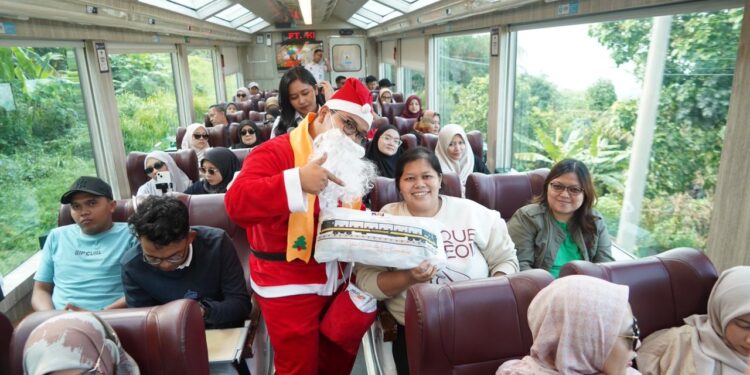 Santa On The Train Program KAI Wisata, Rayakan Natal dengan Kehangatan diatas Kereta Wisata
