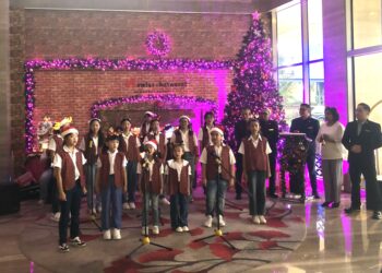 Swiss-Belhotel Airport Sambut Natal dengan Christmas Tree Lighting Ceremony