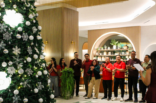 Mengawali Suka Cita Natal, Artotel Living World Kota Wisata Cibubur Gelar Christmas Tree Lighting