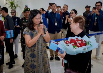 Kemenpar Sambut Kedatangan Wisatawan Mancanegara Pertama di Tahun 2026