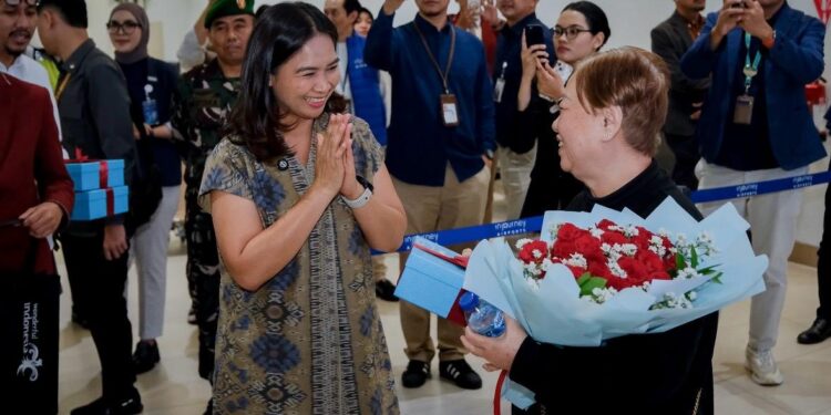 Kemenpar Sambut Kedatangan Wisatawan Mancanegara Pertama di Tahun 2026