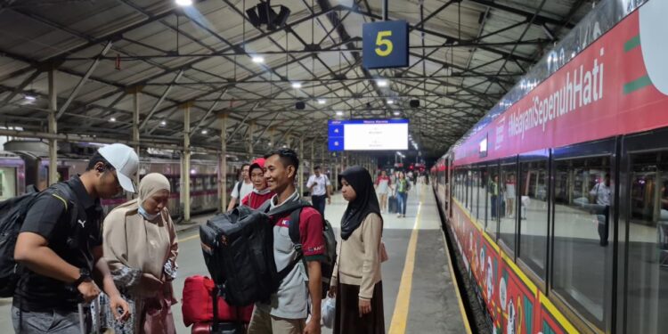 KAI Wisata Perkuat e-Porter Layanan Angkut Praktis Demi Kenyamanan Perjalanan Pelanggan di 14 Stasiun
