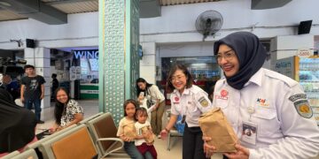 Pelepasan Pemudik di Stasiun Pasar Senen, KAI Wisata Hadirkan Beragam Kesenian dan Pembagian Takjil