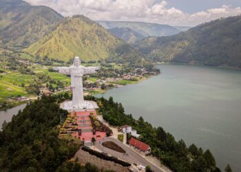 Kunjungi Wisata Unggulan Danau Toba Menpar Kagumi Keindahan Lanskap Samosir 